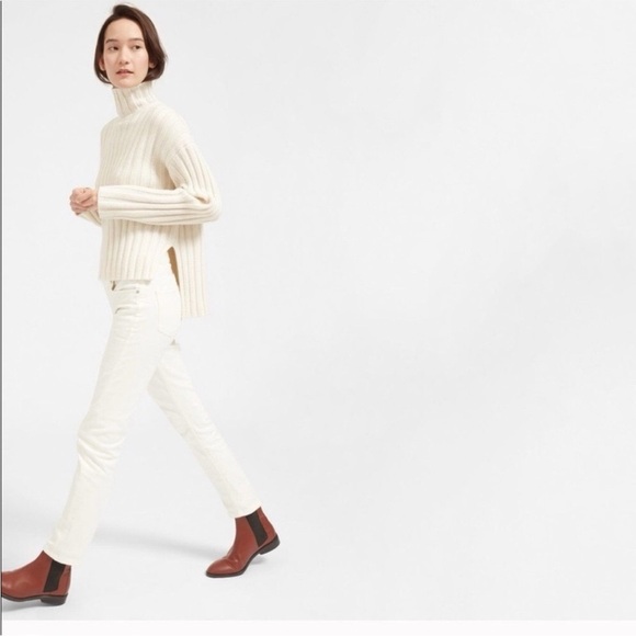 Everlane The Wool-cashmere Rib Oversized Turtleneck in off white - Picture 2 of 2